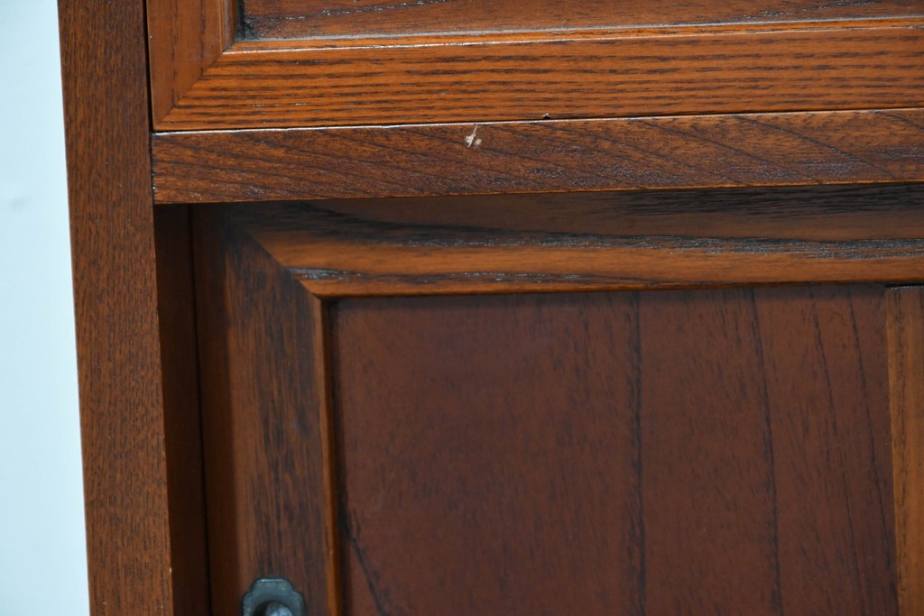 中古　欅(ケヤキ)材　小振りなサイズが取り入れやすい茶棚　(R-086431)