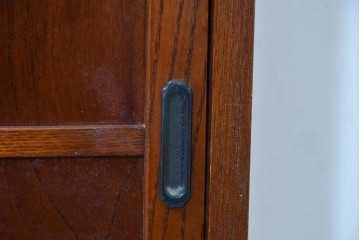 中古　欅(ケヤキ)材　小振りなサイズが取り入れやすい茶棚　(R-086431)