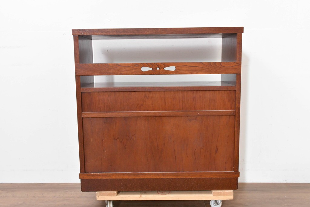 中古　欅(ケヤキ)材　小振りなサイズが取り入れやすい茶棚　(R-086431)