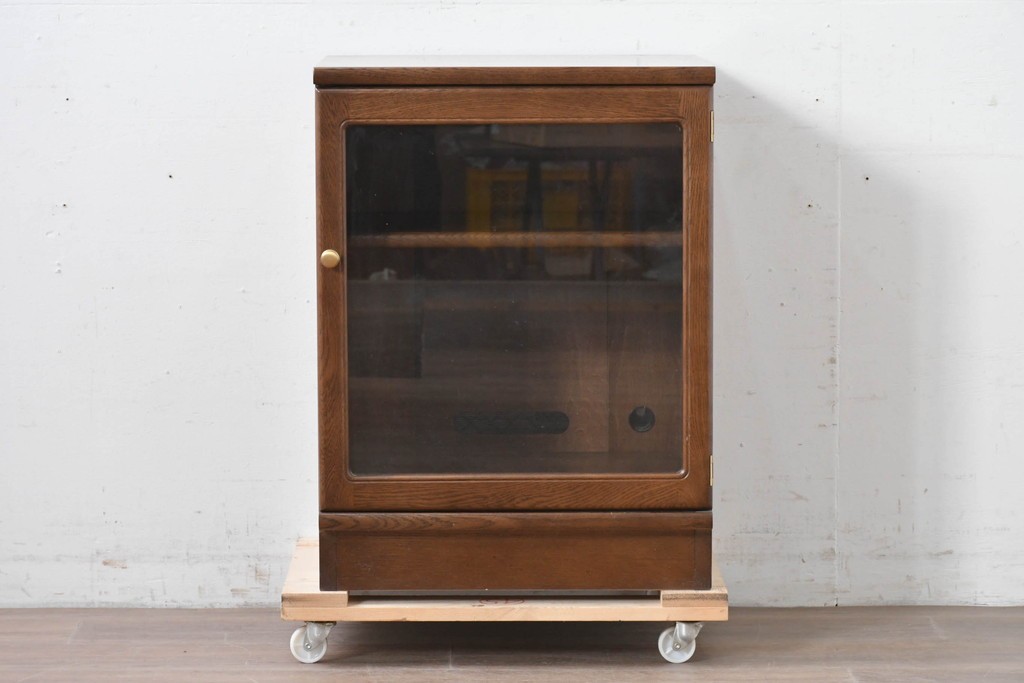 中古　カリモク家具(karimoku)　深みのある木色×ゴールドが上品なガラス扉のオーディオラック　(R-086432)