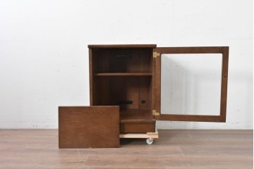 中古　カリモク家具(karimoku)　深みのある木色×ゴールドが上品なガラス扉のオーディオラック　(R-086432)