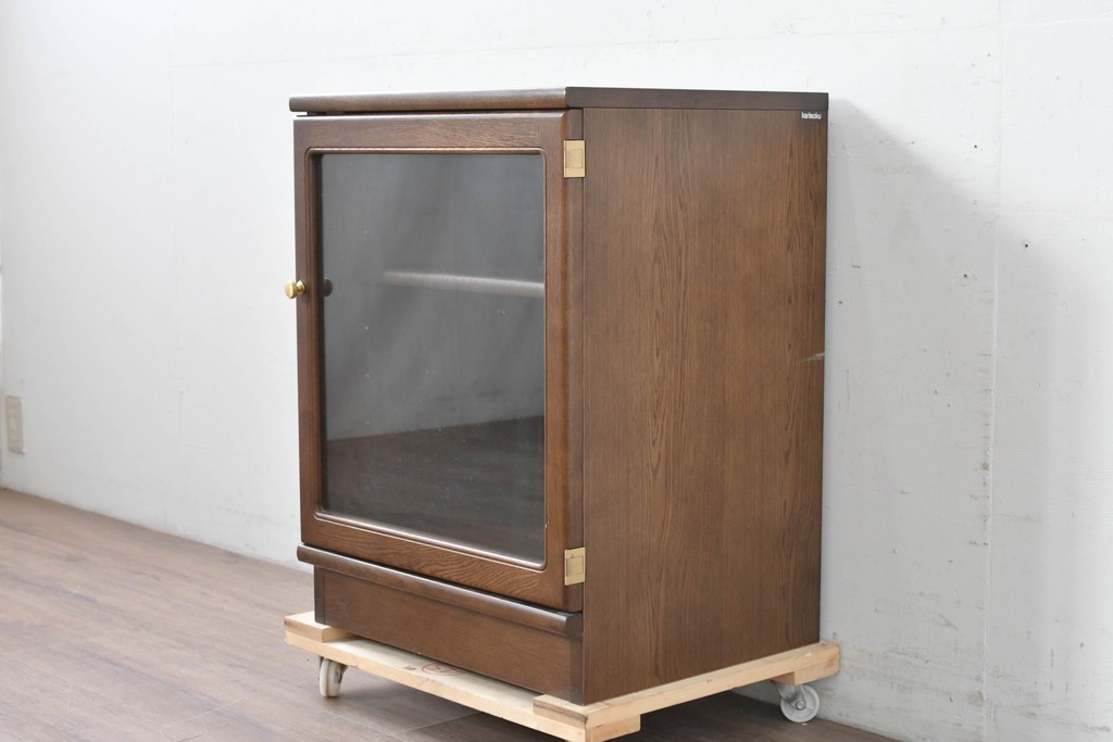 中古　カリモク家具(karimoku)　深みのある木色×ゴールドが上品なガラス扉のオーディオラック　(R-086432)