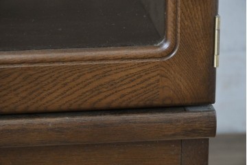 中古　カリモク家具(karimoku)　深みのある木色×ゴールドが上品なガラス扉のオーディオラック　(R-086432)