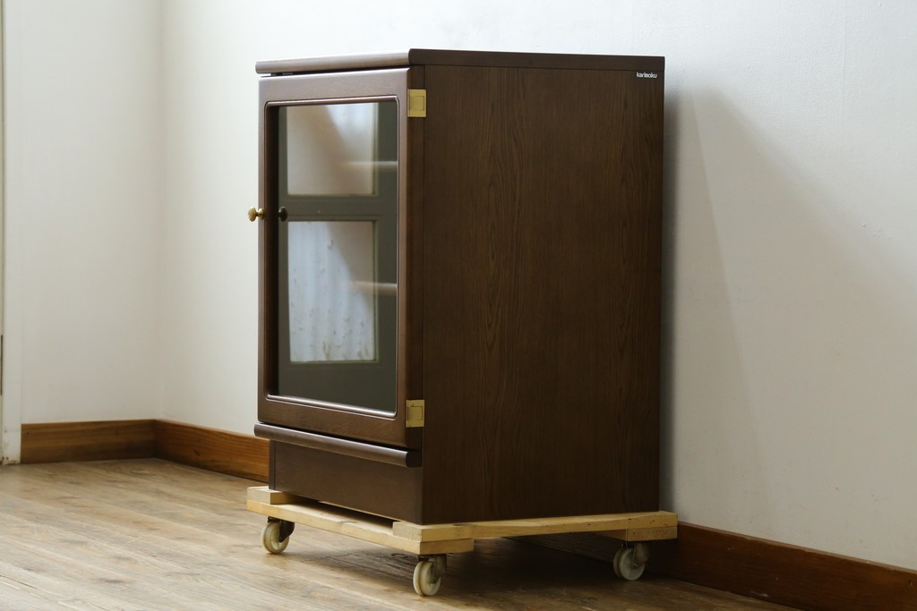 中古　カリモク家具(karimoku)　深みのある木色×ゴールドが上品なガラス扉のオーディオラック　(R-086432)