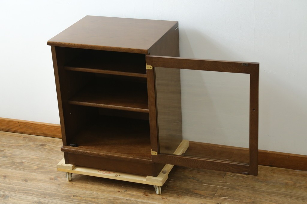 中古　カリモク家具(karimoku)　深みのある木色×ゴールドが上品なガラス扉のオーディオラック　(R-086432)