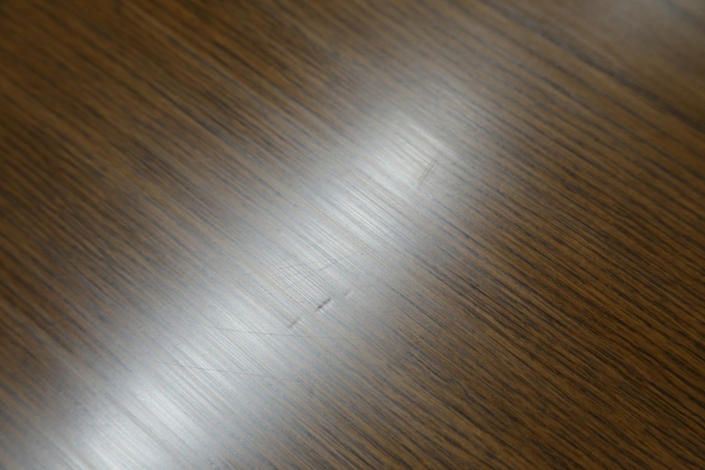 中古　カリモク家具(karimoku)　深みのある木色×ゴールドが上品なガラス扉のオーディオラック　(R-086432)