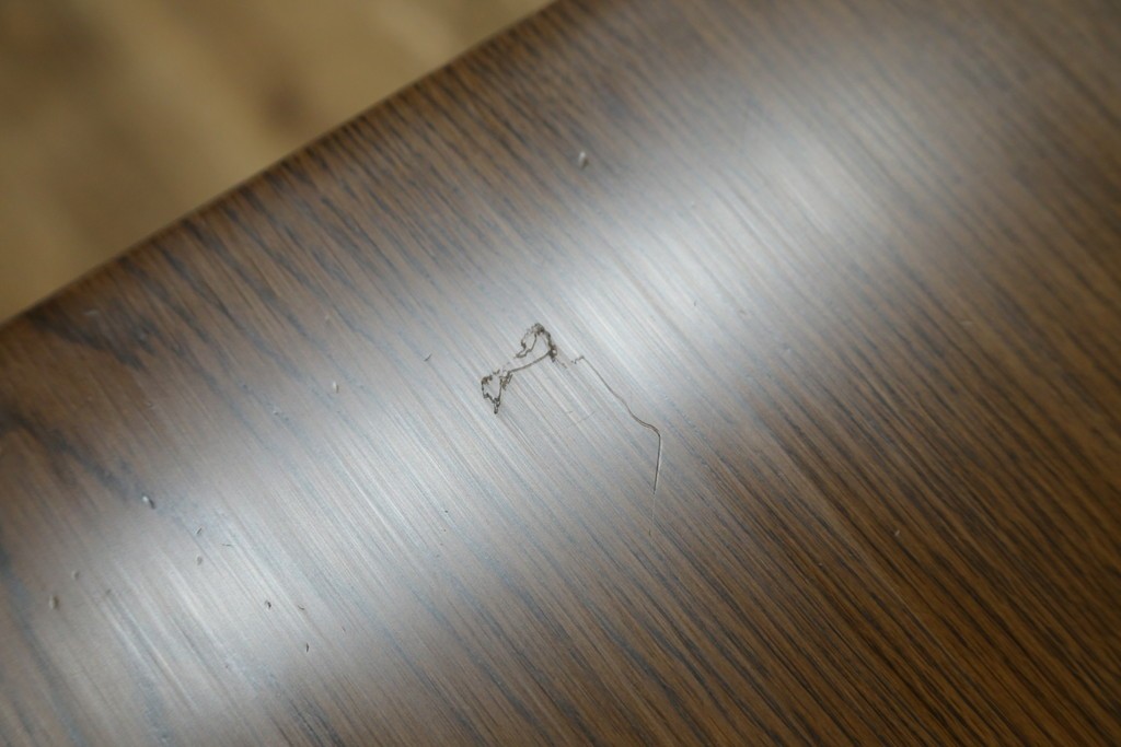 中古　カリモク家具(karimoku)　深みのある木色×ゴールドが上品なガラス扉のオーディオラック　(R-086432)