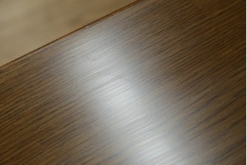 中古　カリモク家具(karimoku)　深みのある木色×ゴールドが上品なガラス扉のオーディオラック　(R-086432)