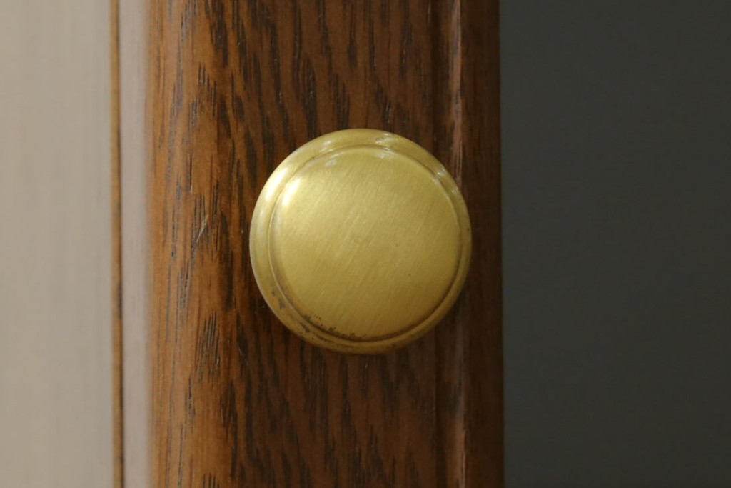中古　カリモク家具(karimoku)　深みのある木色×ゴールドが上品なガラス扉のオーディオラック　(R-086432)