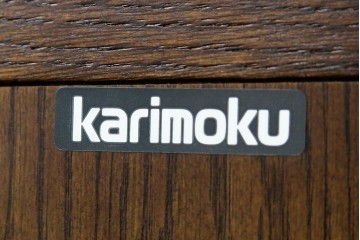 中古　カリモク家具(karimoku)　深みのある木色×ゴールドが上品なガラス扉のオーディオラック　(R-086432)