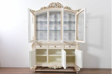 中古　美品　イタリア高級家具　SILIK(シリック)　ロココ調の彫刻装飾とガラス扉が優雅なキャビネット　定価約500万円　(R-086433)