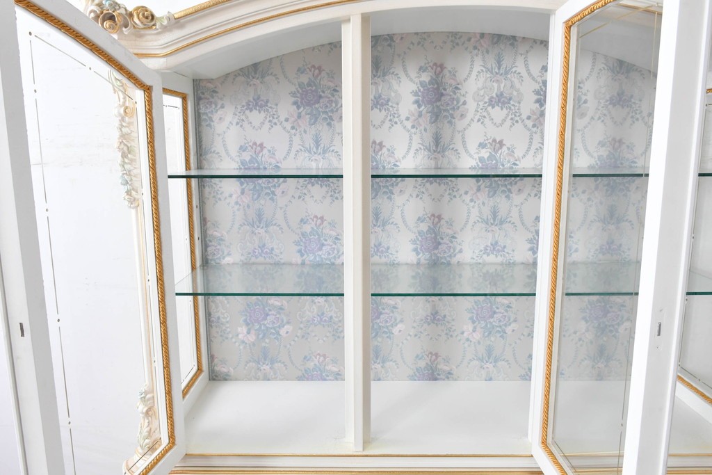 中古　美品　イタリア高級家具　SILIK(シリック)　ロココ調の彫刻装飾とガラス扉が優雅なキャビネット　定価約500万円　(R-086433)