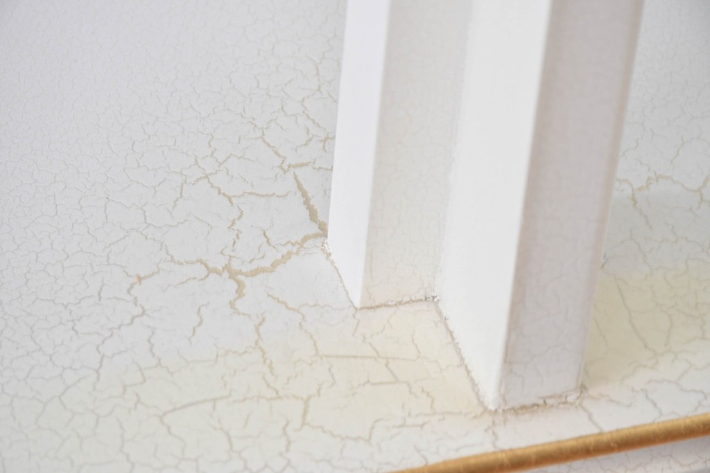 中古　美品　イタリア高級家具　SILIK(シリック)　ロココ調の彫刻装飾とガラス扉が優雅なキャビネット　定価約500万円　(R-086433)