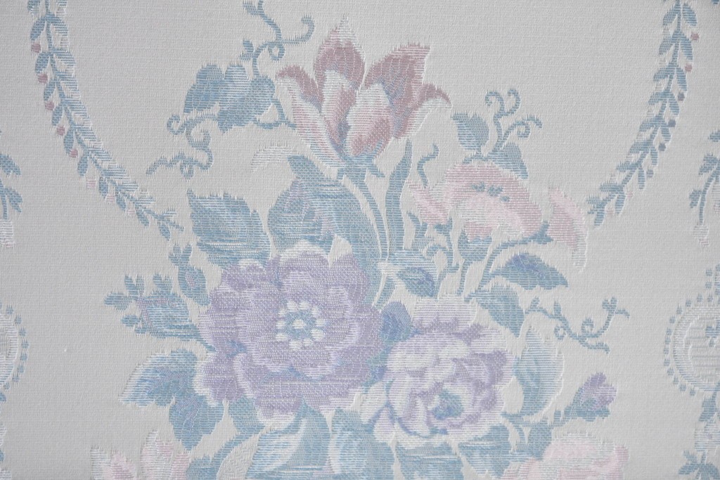 中古　美品　イタリア高級家具　SILIK(シリック)　ロココ調の彫刻装飾とガラス扉が優雅なキャビネット　定価約500万円　(R-086433)