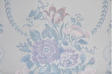 中古　美品　イタリア高級家具　SILIK(シリック)　ロココ調の彫刻装飾とガラス扉が優雅なキャビネット　定価約500万円　(R-086433)