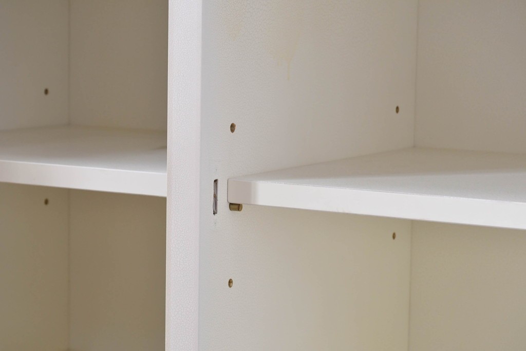 中古　美品　イタリア高級家具　SILIK(シリック)　ロココ調の彫刻装飾とガラス扉が優雅なキャビネット　定価約500万円　(R-086433)