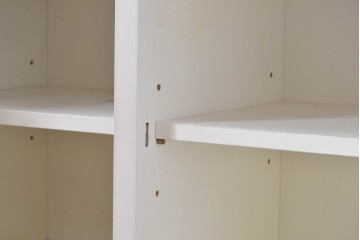 中古　美品　イタリア高級家具　SILIK(シリック)　ロココ調の彫刻装飾とガラス扉が優雅なキャビネット　定価約500万円　(R-086433)