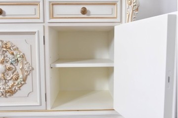 中古　美品　イタリア高級家具　SILIK(シリック)　ロココ調の彫刻装飾とガラス扉が優雅なキャビネット　定価約500万円　(R-086433)