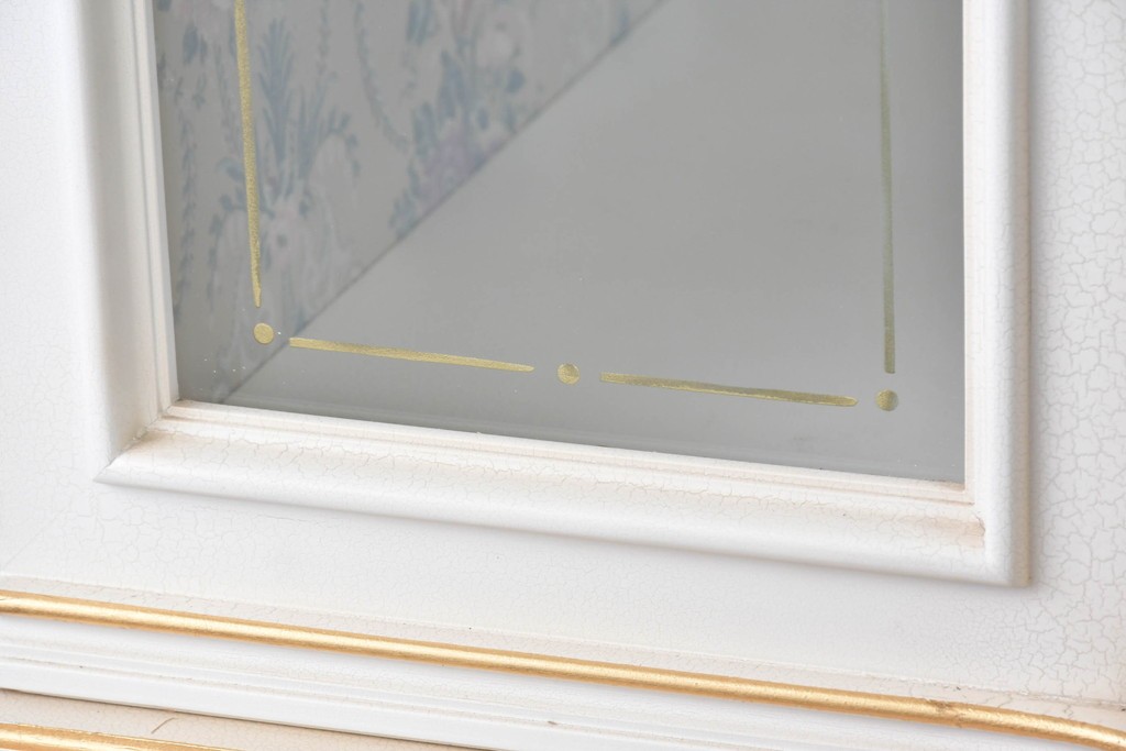 中古　美品　イタリア高級家具　SILIK(シリック)　ロココ調の彫刻装飾とガラス扉が優雅なキャビネット　定価約500万円　(R-086433)