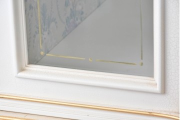 中古　美品　イタリア高級家具　SILIK(シリック)　ロココ調の彫刻装飾とガラス扉が優雅なキャビネット　定価約500万円　(R-086433)