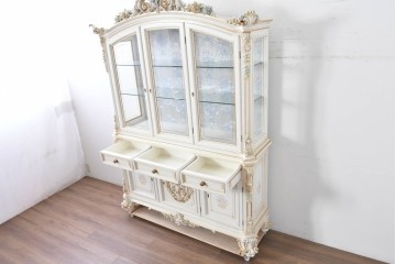 中古　美品　イタリア高級家具　SILIK(シリック)　ロココ調の彫刻装飾とガラス扉が優雅なキャビネット　定価約500万円　(R-086433)