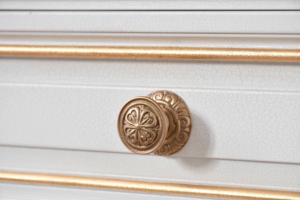 中古　美品　イタリア高級家具　SILIK(シリック)　ロココ調の彫刻装飾とガラス扉が優雅なキャビネット　定価約500万円　(R-086433)