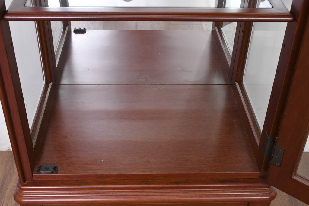 中古　希少な廃番品　maruni(マルニ木工)　ミラーバック×照明付きの縦型キュリオケース　※脚カットあり　(R-086434)