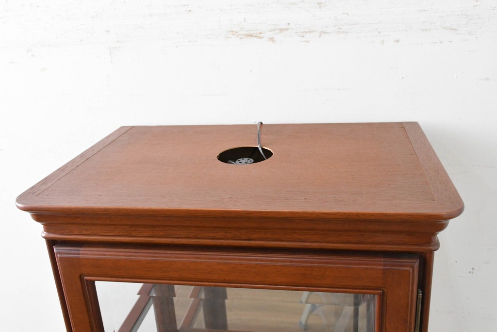 中古　希少な廃番品　maruni(マルニ木工)　ミラーバック×照明付きの縦型キュリオケース　※脚カットあり　(R-086434)