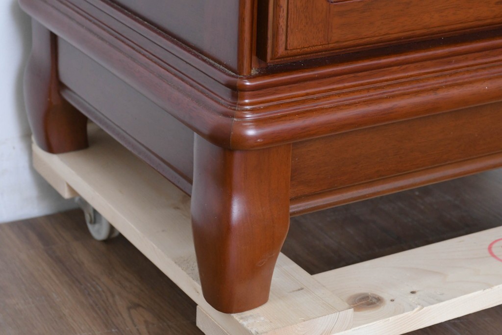 中古　希少な廃番品　maruni(マルニ木工)　ミラーバック×照明付きの縦型キュリオケース　※脚カットあり　(R-086434)