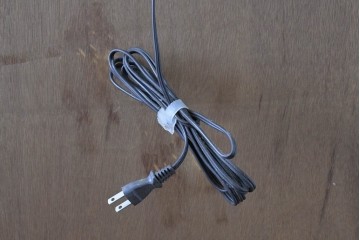 中古　希少な廃番品　maruni(マルニ木工)　ミラーバック×照明付きの縦型キュリオケース　※脚カットあり　(R-086434)