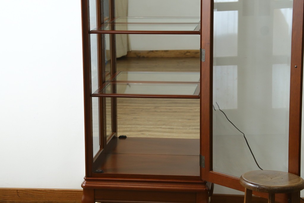 中古　希少な廃番品　maruni(マルニ木工)　ミラーバック×照明付きの縦型キュリオケース　※脚カット有り　(R-086434)