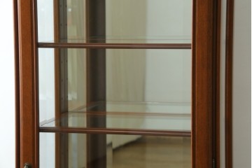 中古　希少な廃番品　maruni(マルニ木工)　ミラーバック×照明付きの縦型キュリオケース　※脚カット有り　(R-086434)