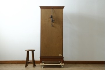 中古　希少な廃番品　maruni(マルニ木工)　ミラーバック×照明付きの縦型キュリオケース　※脚カット有り　(R-086434)