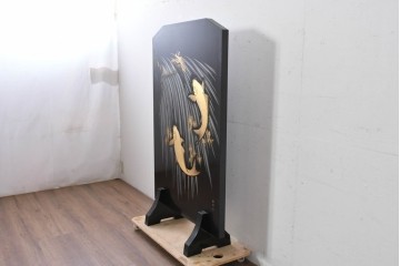 中古　在銘　輪島塗　蒔絵で鯉の滝登りを描いた衝立て　定価約150万円　(R-086435)
