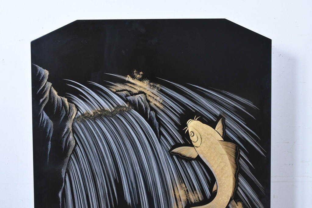 中古　在銘　輪島塗　蒔絵で鯉の滝登りを描いた衝立て　定価約150万円　(R-086435)