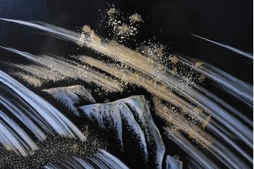 中古　在銘　輪島塗　蒔絵で鯉の滝登りを描いた衝立て　定価約150万円　(R-086435)