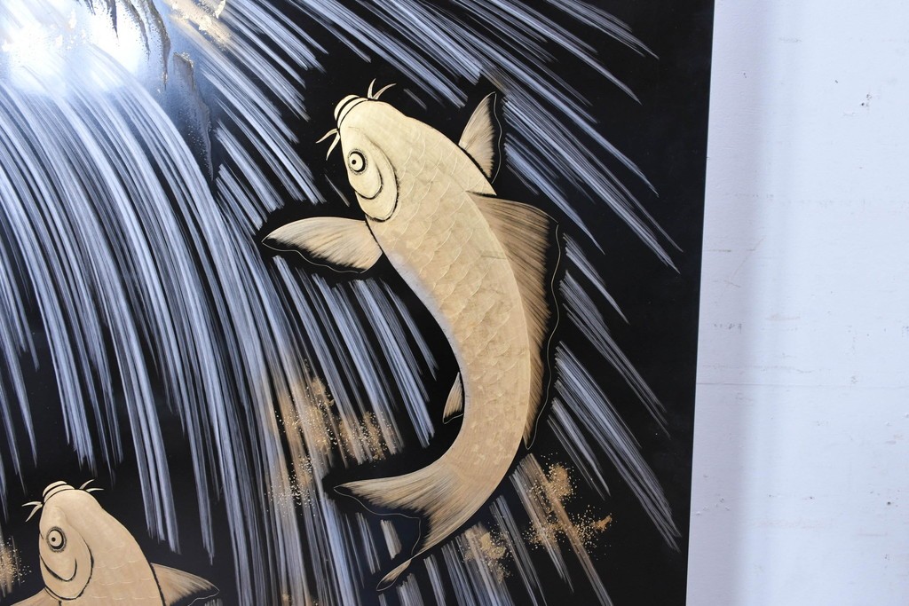 中古　在銘　輪島塗　蒔絵で鯉の滝登りを描いた衝立て　定価約150万円　(R-086435)