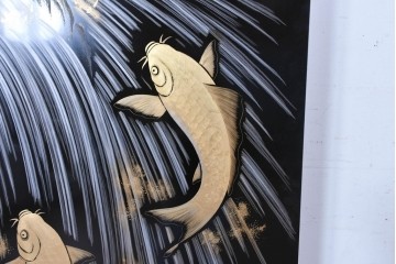 中古　在銘　輪島塗　蒔絵で鯉の滝登りを描いた衝立て　定価約150万円　(R-086435)