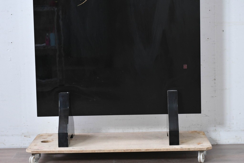 中古　在銘　輪島塗　蒔絵で鯉の滝登りを描いた衝立て　定価約150万円　(R-086435)