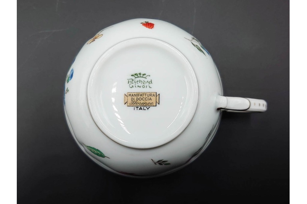 イタリア　Richard Ginori(リチャードジノリ)　イタリアンフルーツ　サックスフラワー　インペロカメリア　カップ&ソーサー・クリーマー・シュガーポット・スプーンレストの洋食器6点セット　(R-086448)
