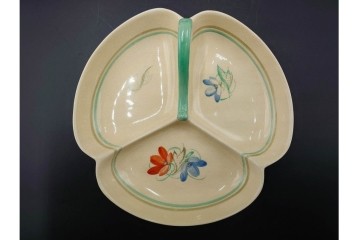 イギリスヴィンテージ　Susie Cooper(スージークーパー)　赤と青の花模様が印象的なティーポット・クリーマー・ミニボウル・プレートの4点セット　(R-086454)