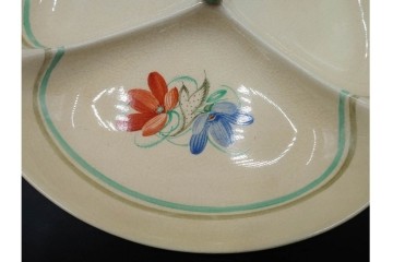 イギリスヴィンテージ　Susie Cooper(スージークーパー)　赤と青の花模様が印象的なティーポット・クリーマー・ミニボウル・プレートの4点セット　(R-086454)