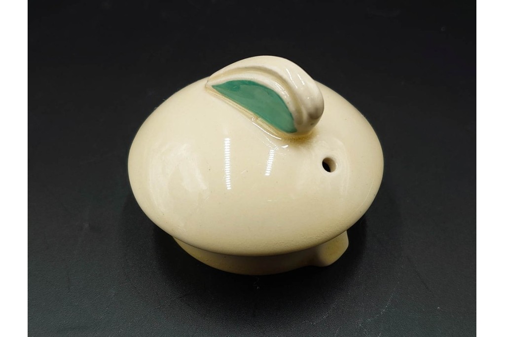 イギリスヴィンテージ　Susie Cooper(スージークーパー)　赤と青の花模様が印象的なティーポット・クリーマー・ミニボウル・プレートの4点セット　(R-086454)