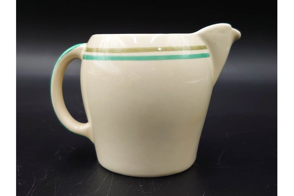 イギリスヴィンテージ　Susie Cooper(スージークーパー)　赤と青の花模様が印象的なティーポット・クリーマー・ミニボウル・プレートの4点セット　(R-086454)