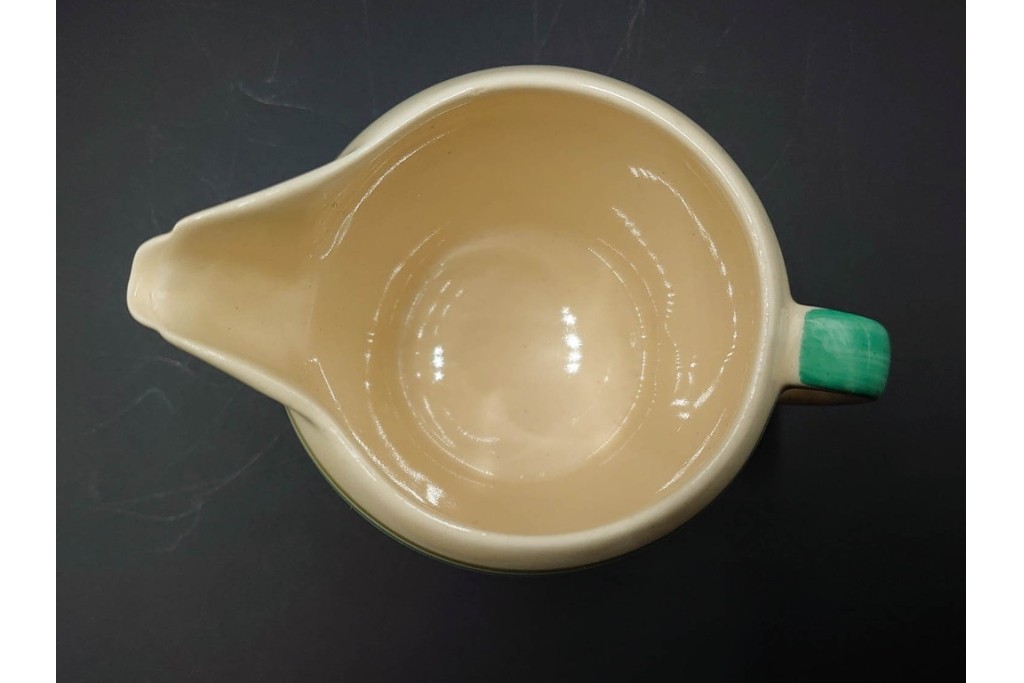 イギリスヴィンテージ　Susie Cooper(スージークーパー)　赤と青の花模様が印象的なティーポット・クリーマー・ミニボウル・プレートの4点セット　(R-086454)