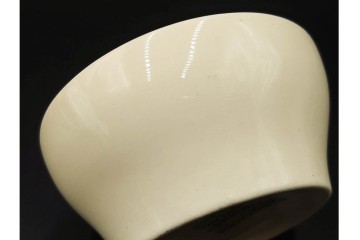 イギリスヴィンテージ　Susie Cooper(スージークーパー)　赤と青の花模様が印象的なティーポット・クリーマー・ミニボウル・プレートの4点セット　(R-086454)