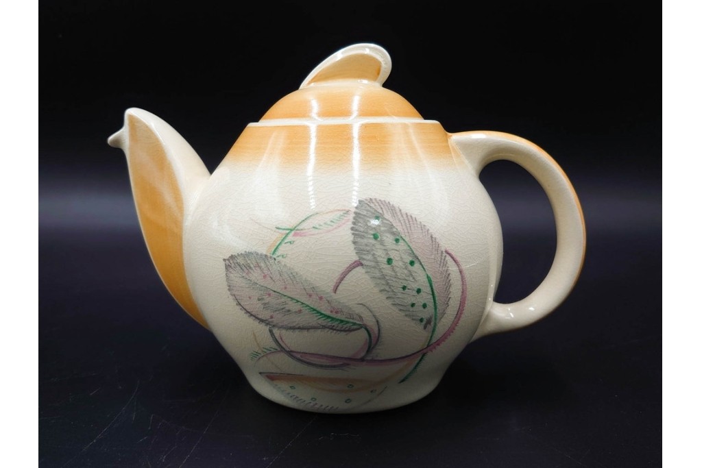 イギリスヴィンテージ　Susie Cooper(スージークーパー)　グレイリーフ　ティーポット・クリーマー・カップ&ソーサー2客・プレート・ミニボウルの洋食器6点セット　(R-086455)