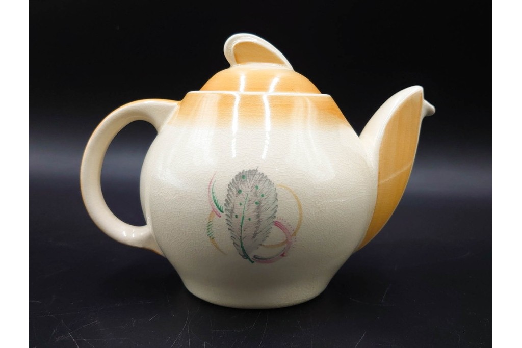 イギリスヴィンテージ　Susie Cooper(スージークーパー)　グレイリーフ　ティーポット・クリーマー・カップ&ソーサー2客・プレート・ミニボウルの洋食器6点セット　(R-086455)