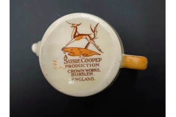 イギリスヴィンテージ　Susie Cooper(スージークーパー)　グレイリーフ　ティーポット・クリーマー・カップ&ソーサー2客・プレート・ミニボウルの洋食器6点セット　(R-086455)