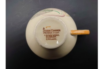 イギリスヴィンテージ　Susie Cooper(スージークーパー)　グレイリーフ　ティーポット・クリーマー・カップ&ソーサー2客・プレート・ミニボウルの洋食器6点セット　(R-086455)